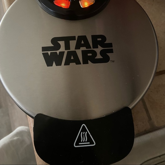 Star Wars Death Star Waffle Maker - Picture 5 of 7